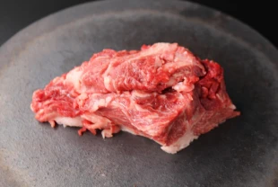 【肉フェア】近江牛ネック塊肉370g【煮込み用】