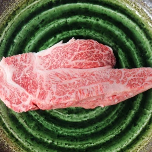 【訳あり】近江牛塊肉300ｇ【バーベキューにオススメ】